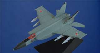 150 Mikoyan MiG 25 P Soviet Airplane Diecast model & 6 Magazine De 