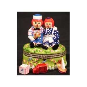  Raggedy Ann & Andy with Flowers Ceramic Hinged Box