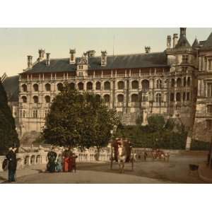 The Castle, wing of Francis I, the facade, Blois, France 