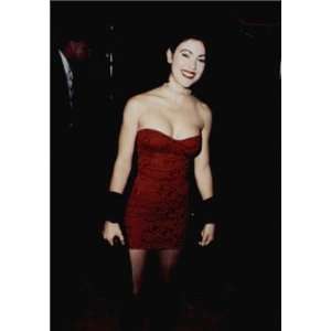   ALYSSA MILANO PRETY IN SHORT RED DRESS PHOTO 16370Y 