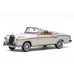   Mercedes 220SE Convertible White 1/18 by Sunstar 3555 Toys & Games