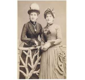 STYLISH GIRLS fashion/dress/hat CDV PHOTO 1880s  