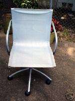 NYLON MESH AND METAL OFFICE CHAIR WITH 5 CASTERS  