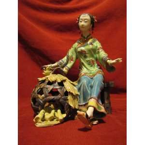   Figurine / Statue   Chinese Woman / Lady with Chicks