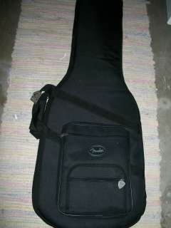   Gig bag includes shoulder straps. Cool metal guitar pick zipper pull