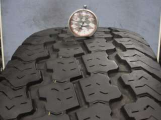 ONE KUMHO ROAD VENTURE AT 32X11.50R15 TIRE (C0141)  