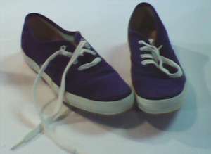 CUSHIONED HEEL. KEDS. WOMENS SHOES. DARK BLUE. WHITE. LACES.  