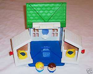 Little Tikes Toy Doll House w 2 Little People  