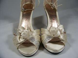 SACHA LONDON Rona Ivory Satin Heels Retails $99 Women Shoe Size 6 B444 