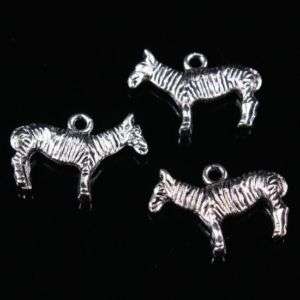 17 Pcs Lovely Tibetan Silver Horse Pendant Beads New  