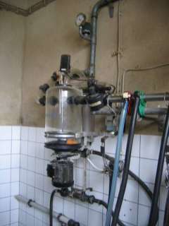 Milchabscheider mit Milchpumpe und Melkzeuge in Saarland   Gersheim 