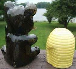 Vintage BEAR with BEEHIVE Salt and Pepper Shaker Set  