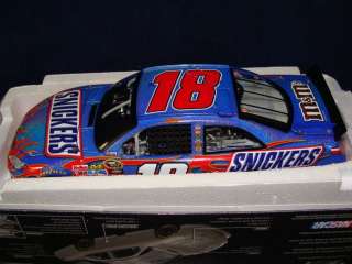 18 KYLE BUSCH 2011 SNICKERS FLASHCOAT 1 OF ONLY 113  