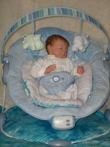 GORGEOUS Baby BOYS Papasan MUSICAL Vibrating SOOTHER Bouncer By 