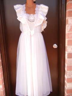   womens M PEIGNOIR robe gown white Bridal SET NWT vintage Satin Lace