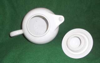   HOMER LAUGHLIN FIESTA CERAMIC WHITE TEA/COFFEE POT W/LID  