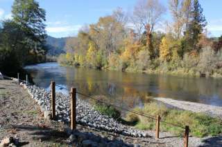 RIVER FRONT LOG HOME & CABINS   GREAT LOCATION   RARE FIND   A MUST 