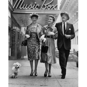  1959 photo Cornelia Otis Skinner, Dolores Hart with dog on 