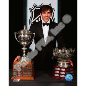  Pavel Datsyuk with the 2008 Frank J. Selke Trophy and the 