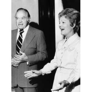  Bob Hope and First Lady Patricia Nixon in the White House 