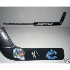   Luongo Autographed Stick   Vancouver Canucks Proof